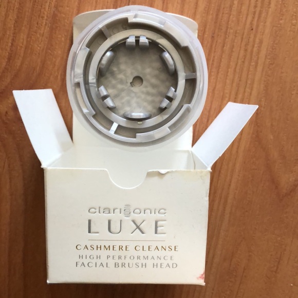 NEWClarisonic Luxe cashmere cleanse brush head - Picture 2 of 3